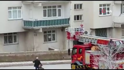 Elazığ'da çatı yangını büyümeden söndürüldü