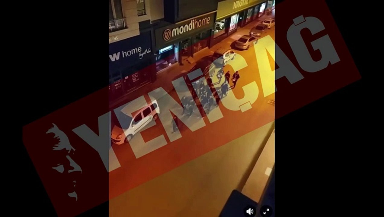 Sahura bando ekibiyle uyanıyorlar. Repertuvarda “Entarisi Ala Benziyor”, “Bağa Girdim Bağ Budanmış” da var