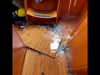 Bodrum'da korkunç kaza. Yarışta çarpışan 1 yelkenli battı. 7 tekne de hasar aldı