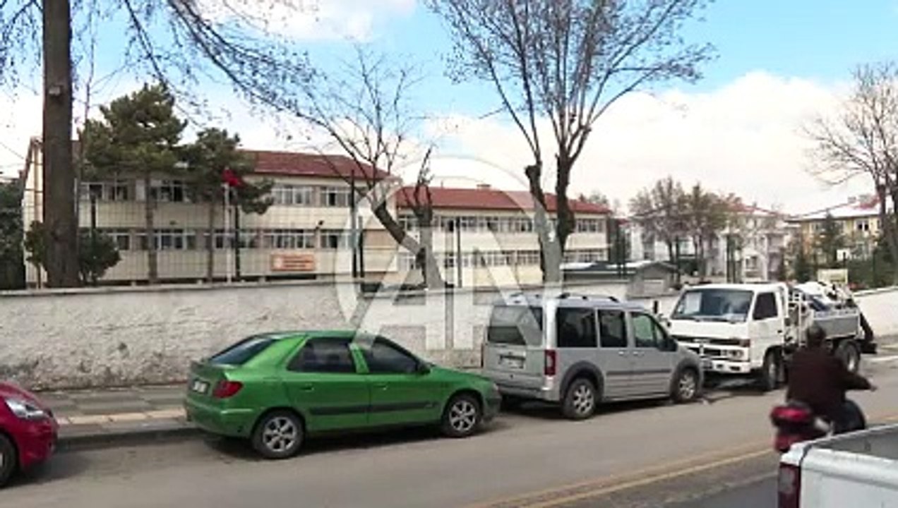 Okuldan uzaklaştırılan genç bıçakla dehşet saçtı. Depremzede öğrenciyi hayattan koparttı