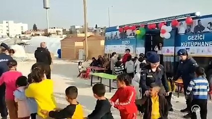 Gezici kütüphane deprem bölgesinde