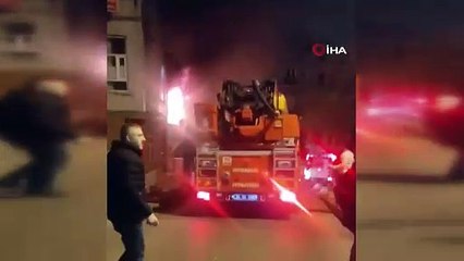 Bina alev alev yanarken itfaiyecilerin yakasına yapıştı: 100 bin dolarımı kurtarın