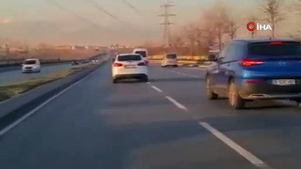 Download Video: Trafikte maganda dehşeti. İnsanların canını hiçe saydı