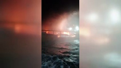 Arabalı feribotta yangın! 30 yolcu dumandan etkilendi