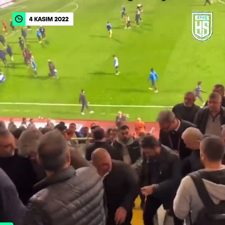 Kasımpaşa Stadı'nda 'Mansur dışarı! Recep Tayyip Erdoğan' sloganları atıldığında siyaset yok muydu