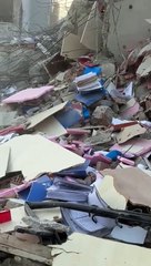 Sokağa saçılan evraklar yok olma tehlikesiyle karşı karşıya