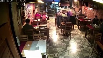 İzmir’deki depremde herkes kaçıştı, o yerinden kıpırdamadı