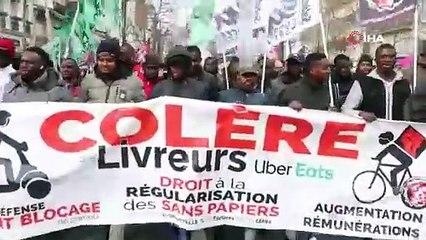 Fransız göstericiler ''Darmanin Yasası''na karşı sokağa döküldü!