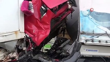 Kilis'te bir TIR park halindeki TIR'a çarptı