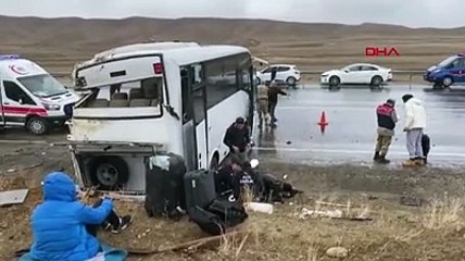 Sporcuları taşıyan midibüs takla attı: 11 yaralı