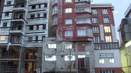 O bina yıkılıyor. Sosyal medyada çok konuşulmuştu