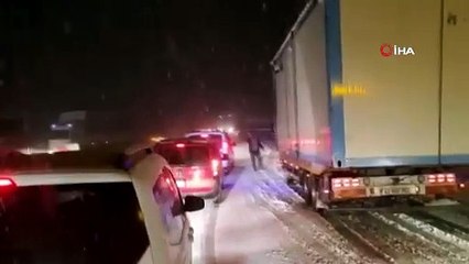 Malatya-Kayseri yolunda yoğun kar: Birçok araç mahsur kaldı