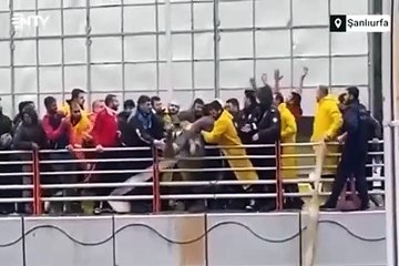 İki ülke iki farklı kurtarma. Türkiye'de itfaiye hortumu, Amerika'da helikopter