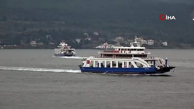 Çanakkale’de feribot seferlerine fırtına engeli