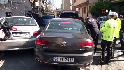 Ümraniye’de otomobilin çarptığı araç evin bahçesine daldı: 3 yaralı