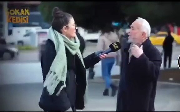 Emekli AKP'li yaptığı öneri kabul edilir diye kalpten gidecekti. Şov yapayım derken meşhur röportajcı Sokak Kedisi ters köşe yaptı
