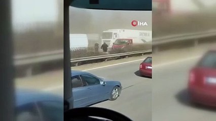 Felaket görüntüleri. 40'tan fazla araç birbirine girdi