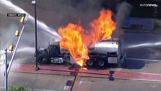 شاهد: اشتعال النيران في شاحنة تنقل 5000 غالون من الوقود