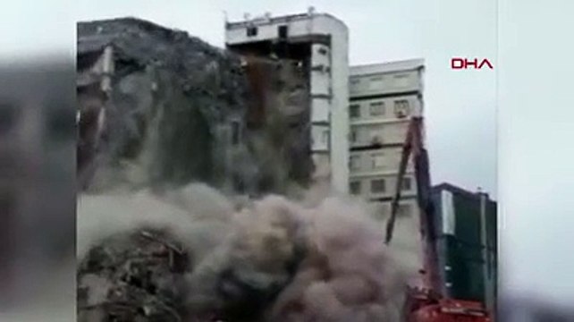 Diyarbakır'daki Galeria Sitesi'nin 1 bloğu yıkım sırasında çöktü; o anlar kamerada