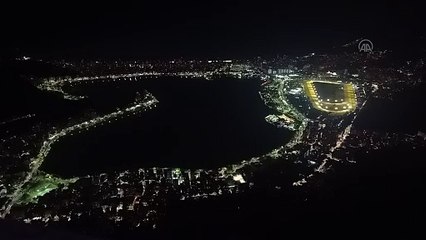 İsa heykeli dev Türk bayrağına dönüştü