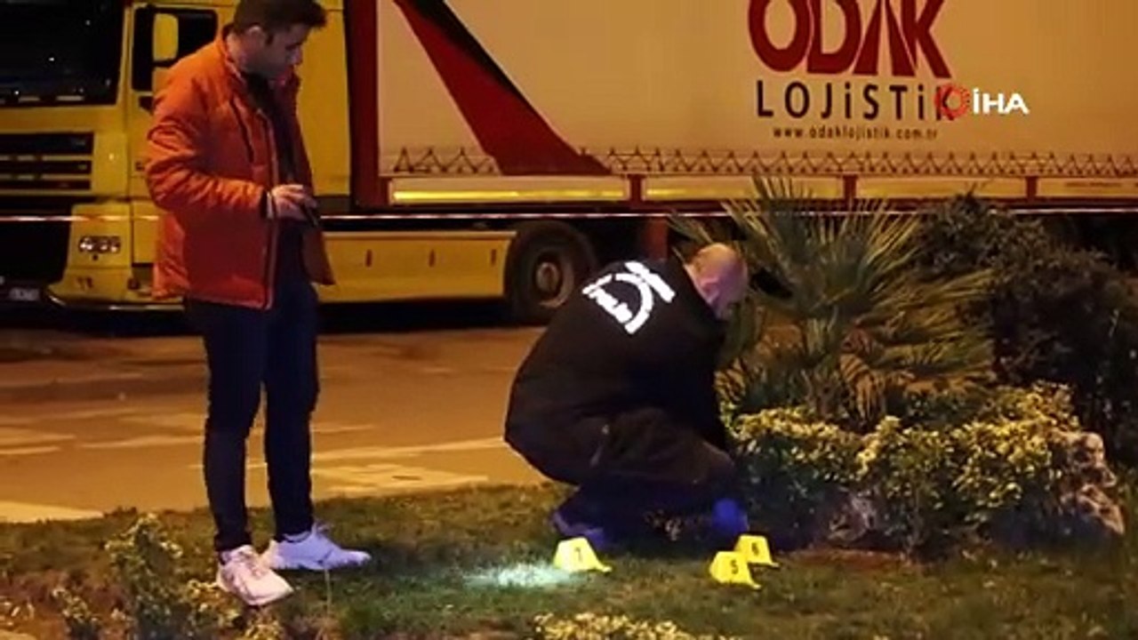 Yaya geçidinde silahlı bıçaklı kavga