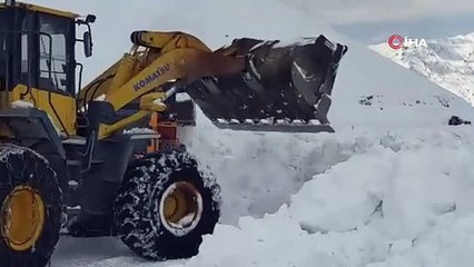 Çığ riski yol kapattırdı