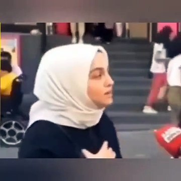 Başörtülü kadından sokak röportajında flaş sözler: Bir sürü imam var birini cumhurbaşkanı yapalım o zaman
