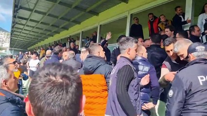 Bodrumspor Çaykur Rize maçında olay. Birbirlerine girdiler