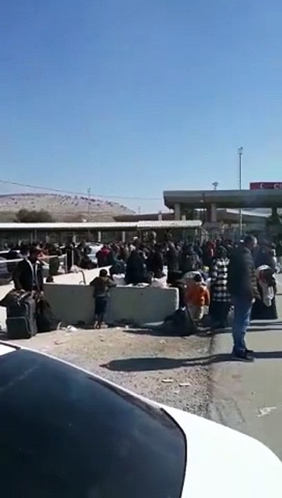 Deprem bölgesinden ülkesine giden Suriyeliler geri dönebilecek. Giriş de çıkış da serbest bırakıldı