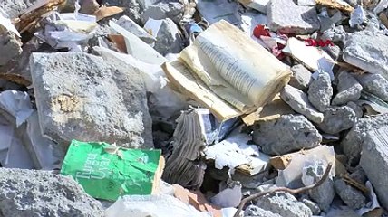 90 bine yakın kitabın olduğu sahaf dükkanı depremde yerle bir oldu