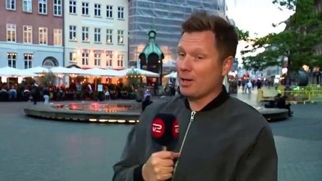 Mette Frederiksen, la Première ministre danoise choquée après avoir été attaquée par un homme hier soir sur une place de Copenhague - L'homme a été plaqué au sol et interpellé