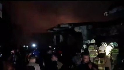 Endonezya'da akaryakıt deposunda çıkan yangında 14 kişi öldü