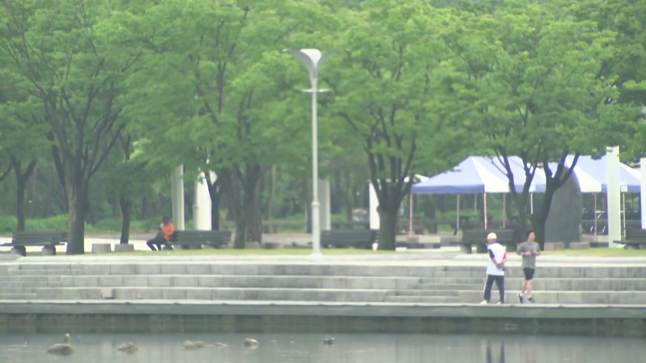 [날씨] 서쪽부터 비 그쳐, 밤까지 경남 강한 비...내일 맑고 더워 / YTN