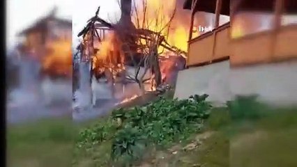 Ahşap ev kül oldu