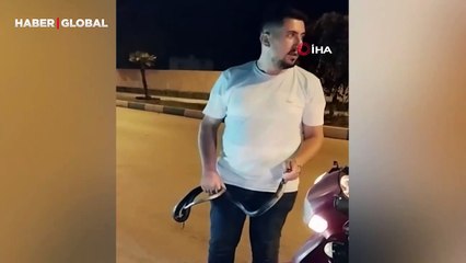 Yolun ortasında ölümü bekleyen yılanı kurtaran vatandaş: "Hayvanların da yaşama hakkı olduğunu düşünüyorum"