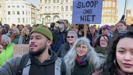 Amsterdam’da yüksek kiralar protesto edildi