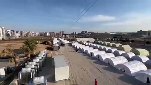 İYİ Parti Kahramanmaraş’ta çadır ve konteyner kenti kurdu. 150 çadır ve 100 konteyner gönderildi