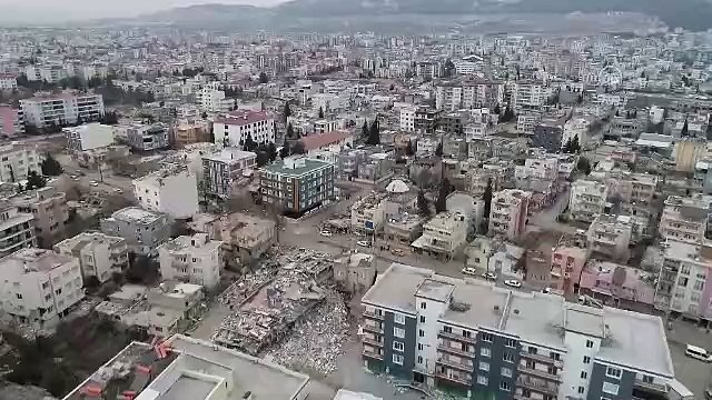 Yıkılan binayla ilgili gözaltına alınan müteahhitle ilgili yeni gelişme