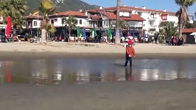 Akyaka deniz suyu 50 metre geri çekildi. Bir hafta önce de 15 metre geri çekilmişti