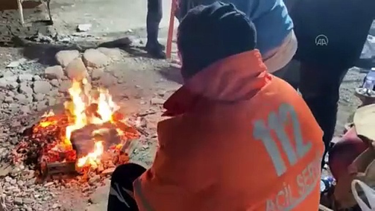 Kıbrıslı 35 öğrenci enkaz altında. Voleybol maçı için gelmişlerdi