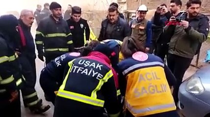 Uşak'ta mağaza yangınında iş yeri sahibi öldü, 3 itfaiyeci dumandan etkilendi