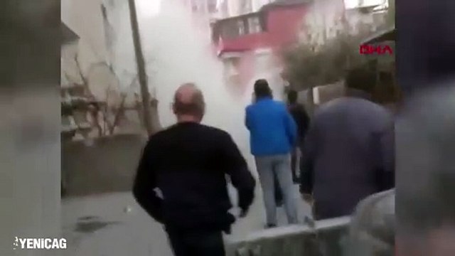 Kontrollü şekilde yıkılan minare, kontrolsüz şekilde 3 katlı evin üzerine devrildi