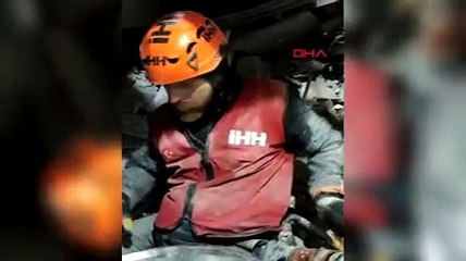 30 saat sonra enkazdan çıkarıldı. Asya'nın kurtarılma anı kamerada