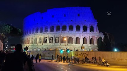Dünyaca ünlü antik arena Kolezyum'a Ukrayna bayrağı renkleri yansıtıldı