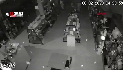 Tek bir tabağın dahi kırılmadığı züccaciyedeki deprem anı ortaya çıktı