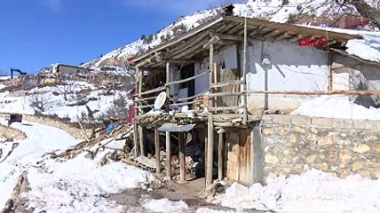 Dağ köyünde 130 evden sadece 20'si ayakta kaldı