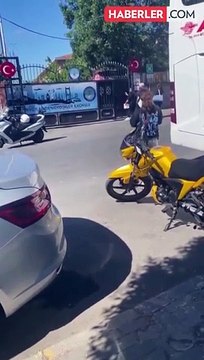 Milyonlarca öğrenci YKS'de ter döküyor! Bu yıl yine sınava geç kalanlar damga vurdu