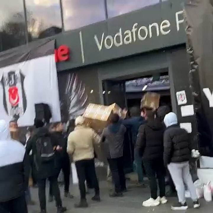 Ahmet Nur Çebi yardım tırını deprem bölgesine uğurladı. Ezeli rakipler tek vücut oldu