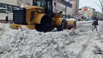 Buz sarkıkları insan boyuna yaklaştı