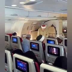 İsmailağa Cemaati uçakta namaz kaldı 